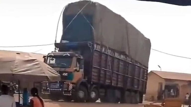 Le gouvernement de la Transition prises des mesures pour préserver le réseau routier des graves dommages causés par les véhicules gros porteurs hors gabarit, hors normes ou en surcharge.