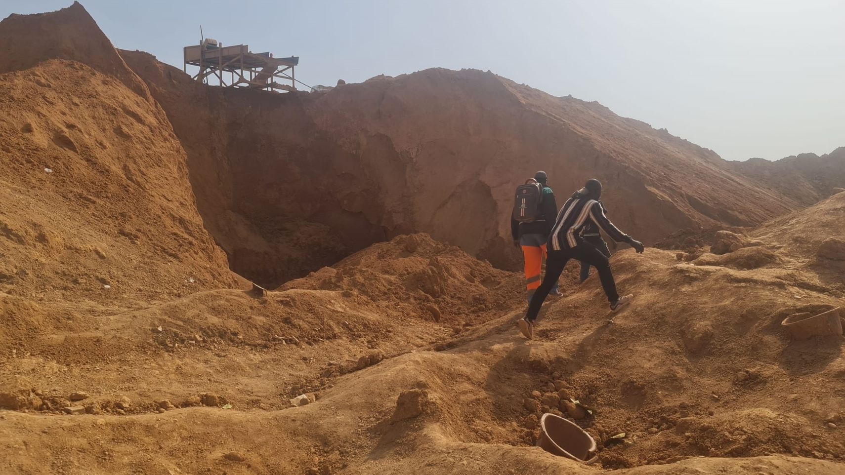 Suite aux tragédies survenues sur les sites d'orpaillage à Kokoyo, village de Danga, Cercle de Kangaba, le 29 janvier 2025, puis à Bilalikoto, Cercle de Kenieba, le 14 février 2025, le gouvernement a décidé de renforcer les mesures afin de prévenir de tels drames à l'avenir.