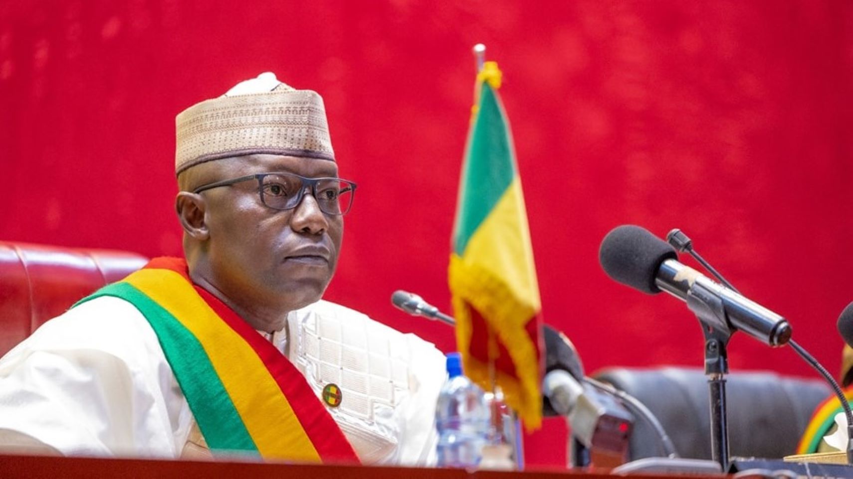 La démocratie ne rime pas avec les votes bâclés, surfacturés et inopportuns. La transparence dans les urnes est une exigence démocratique, mais que ne reconnaissent pas certains pseudo-démocrates. L'interprétation erronée des dispositions de la loi n° 20.24.038 du 27 décembre 2024 portant loi d'habilitation et les sorties inopportunes et opportunistes sur les taxes concernant les services de téléphonie et mobile-monnaie prouvent tous les désarrois et les manques d'arguments de certains mercenaires politiques voulant en découdre, coûte que coûte, vaille que vaille avec cette transition et son opine dorsale, le Conseil national de transition.