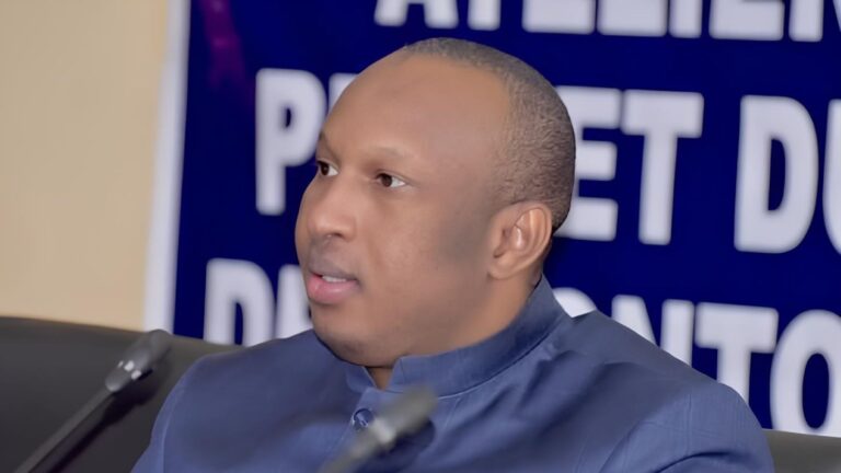 Sur la dissolution des partis politiques, est-il besoin de rappeler qu’une constitution est en vigueur ? Et que les autorités de la transition malgré la situation exceptionnelle font tout pour se rapprocher de la normalité en s’abstenant de dissoudre ou suspendre la constitution comme dans les deux autres pays de l’AES. La Cour Constitutionnelle du Mali continue de contrôler les lois organiques en jouissant de l’ensemble de ses prérogatives.