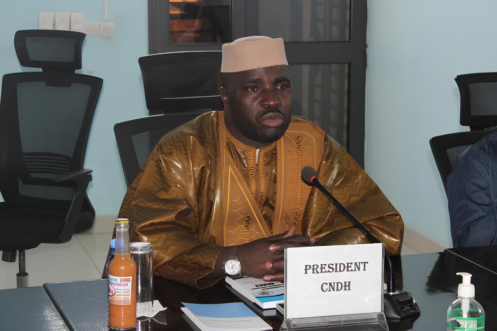 Le Président de la Commission, le Professeur Alkadri Diarra, souligne dans ce communiqué que « la protection des droits de l’Homme est une responsabilité partagée », insistant sur le fait que nul n’est à l’abri d’une violation de ses droits.