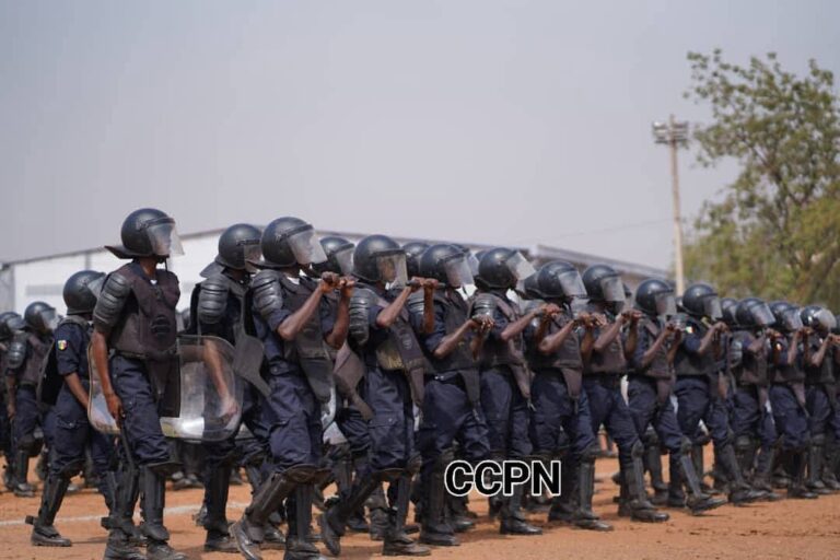 Ce contingent comprenant six cents Gardiens de la Paix dont vingt trois femmes, a prêté serment sous le drapeau national, symbole de la Patrie. Après cinq mois de Formation militaire, ces nouveaux Gardiens de la Paix, ont suivi un parcours professionnel de 45 jours, couvrant des thèmes tels que le comportement des Forces lors des rassemblements, l’organisation modulaire d’une compagnie de maintien de l'ordre (MO), les manœuvres pédestres de base et les différentes techniques de progression.