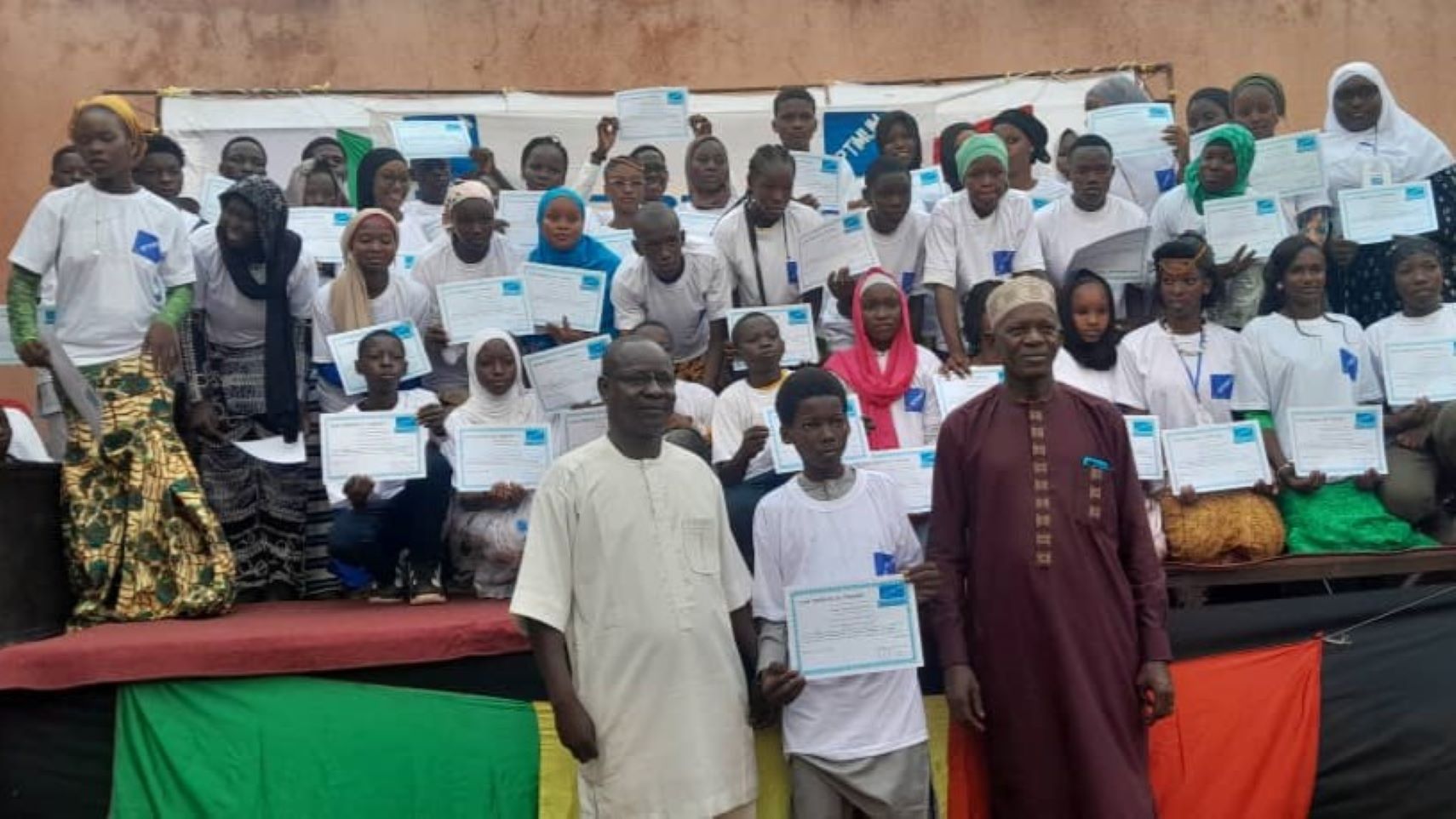 À l'occasion de cette journée culturelle, plusieurs invités ont honoré l'événement de leur présence. Parmi eux, on comptait les parents d'élèves, des lycées amis, des universités partenaires, des notabilités ainsi que d'anciens élèves. Tous étaient venus en grand nombre, non seulement pour être témoins oculaires de l’événement, mais aussi pour assister aux prestations de leurs enfants. Les locaux du Lycée Optimum étaient remplis jusqu'aux limites d'une foule inouïe.