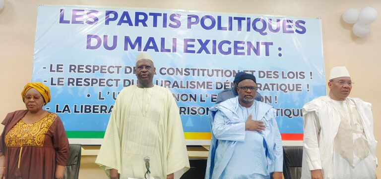 Les responsables politiques ont précisé qu'ils restent ‘’ attentifs aux conclusions de la phase nationale en cours, sur la base desquelles sera établi ‘’ un calendrier d'actions futures’’.