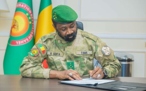 Ce projet de décret a été illico signé par le Général d’Armée Assimi GOITA, Président de la Transition, Chef de l’Etat, rendu public et publié au Journal officiel. Mais, les premières réactions n’ont pas tardé surtout du côté des opposants au projet. Les activités politiques étant suspendues, ces derniers communiquent via les réseaux sociaux. Voici quelques-unes des réactions à chaud.