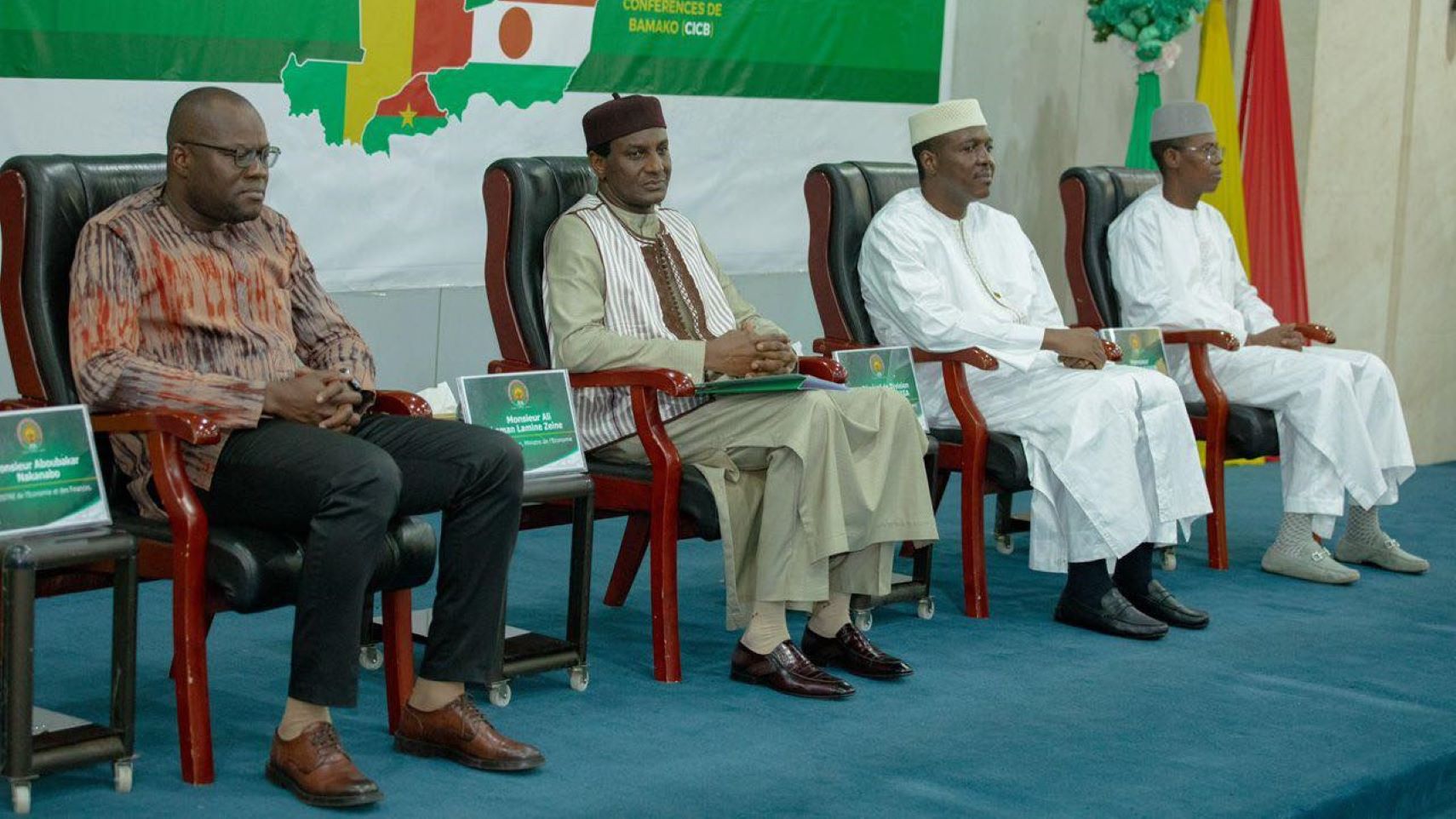 Le ministre de l’Économie et des Finances du Burkina Faso, Dr Aboubakar Nacanabo, Chef de la délégation du Burkina Faso, s’est réjoui de la tenue de ce cadre de travail qui permettra de positionner le Sahel comme un acteur majeur dans le concert des nations africaines et mondiales. Le Premier ministre du Niger, Ali Mahaman Lamine Zeine, a, dans la même veine, invité les acteurs à s’engager davantage dans la consécration de ce choix commun de nos trois pays.