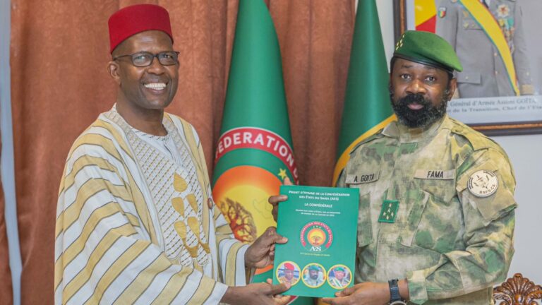 Cette initiative s’inscrit dans la dynamique de construction symbolique et politique de l’AES, après l’adoption du logo, de la devise et du drapeau. L’hymne vient désormais compléter l’arsenal des attributs identitaires de cette organisation régionale en pleine structuration.