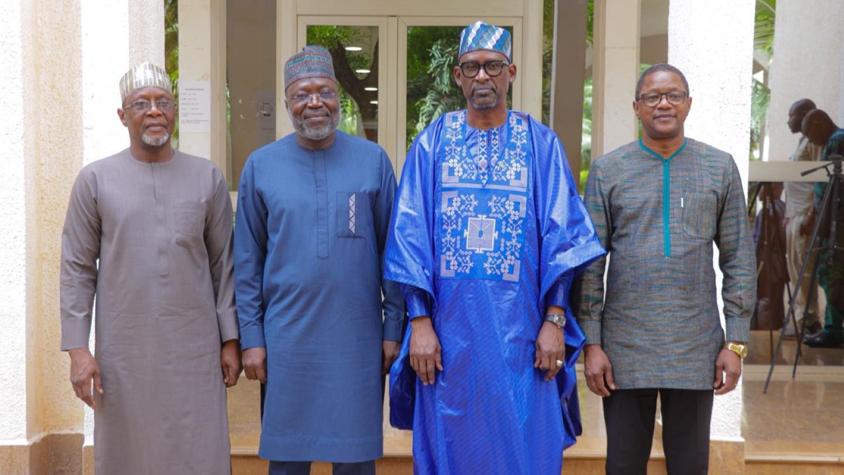 Au cours des échanges, les deux Parties ont adopté le Relevé des conclusions des consultations en vue du lancement des négociations entre la Confédération AES et la CEDEAO. Elles ont abordé les questions importantes relatives aux aspects politiques, diplomatiques, administratifs et institutionnels, juridiques, sécuritaires et de développement économique et social.