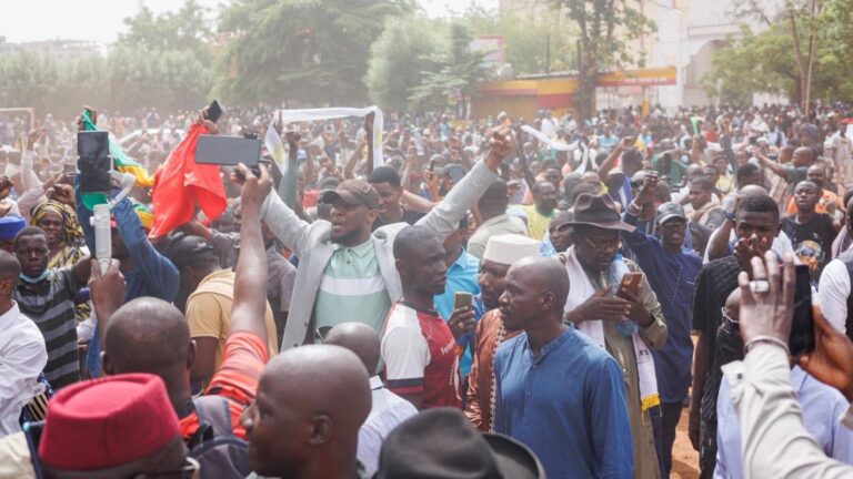 Les partis politiques pour la Constitution condamnent fermement les manœuvres graves et irresponsables visant à provoquer des affrontements violents entre les Maliens lors de leur rassemblement prévu demain, vendredi 9 mai 2025, au Monument de l'Indépendance de Bamako.
