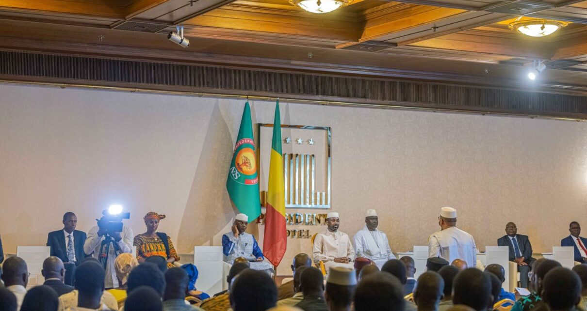 Les échanges ont aussi porté sur les relations bilatérales entre le Mali et la Russie, vieilles de plus de six décennies. Son Excellence le Général d’Armée Assimi GOÏTA a expliqué le bien-fondé de sa visite, inscrite dans une dynamique de renforcement stratégique des partenariats, notamment dans les domaines de la sécurité, de l’énergie, de l’éducation et de la technologie.