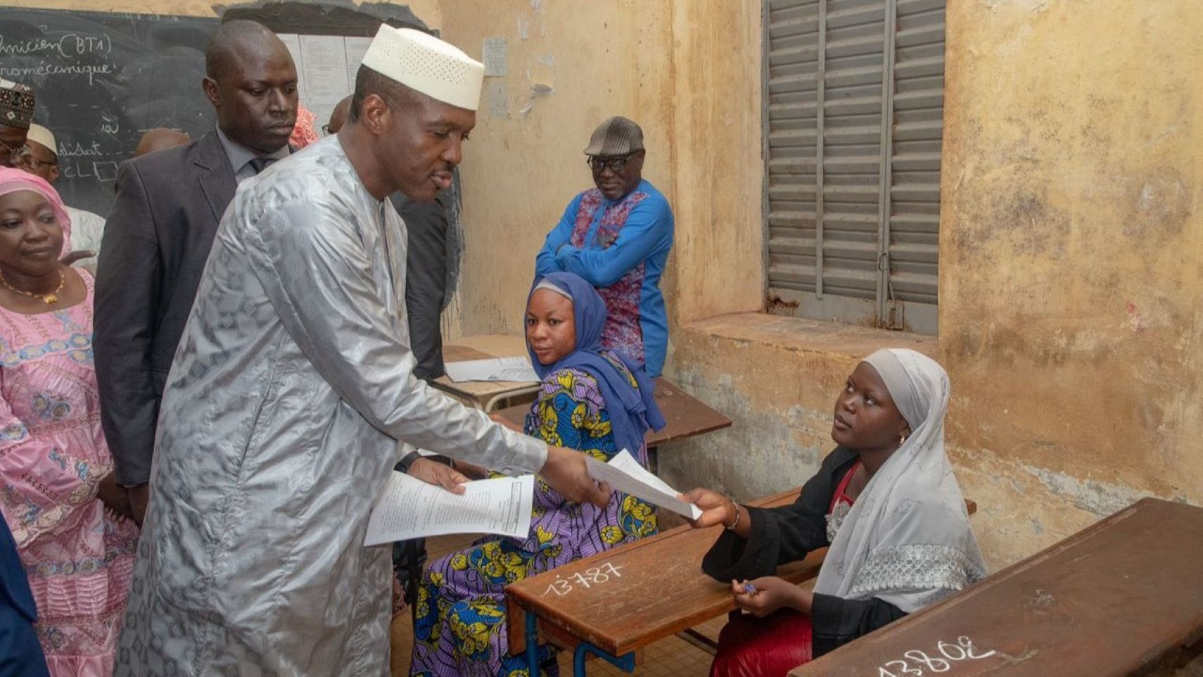 Le Baccalauréat session 2025 au Mali mobilise 199 449 candidats, dont 95 437 filles et 104 012 garçons, répartis sur 517 centres d’examen à travers le pays, y compris le centre de Mberra, en Mauritanie