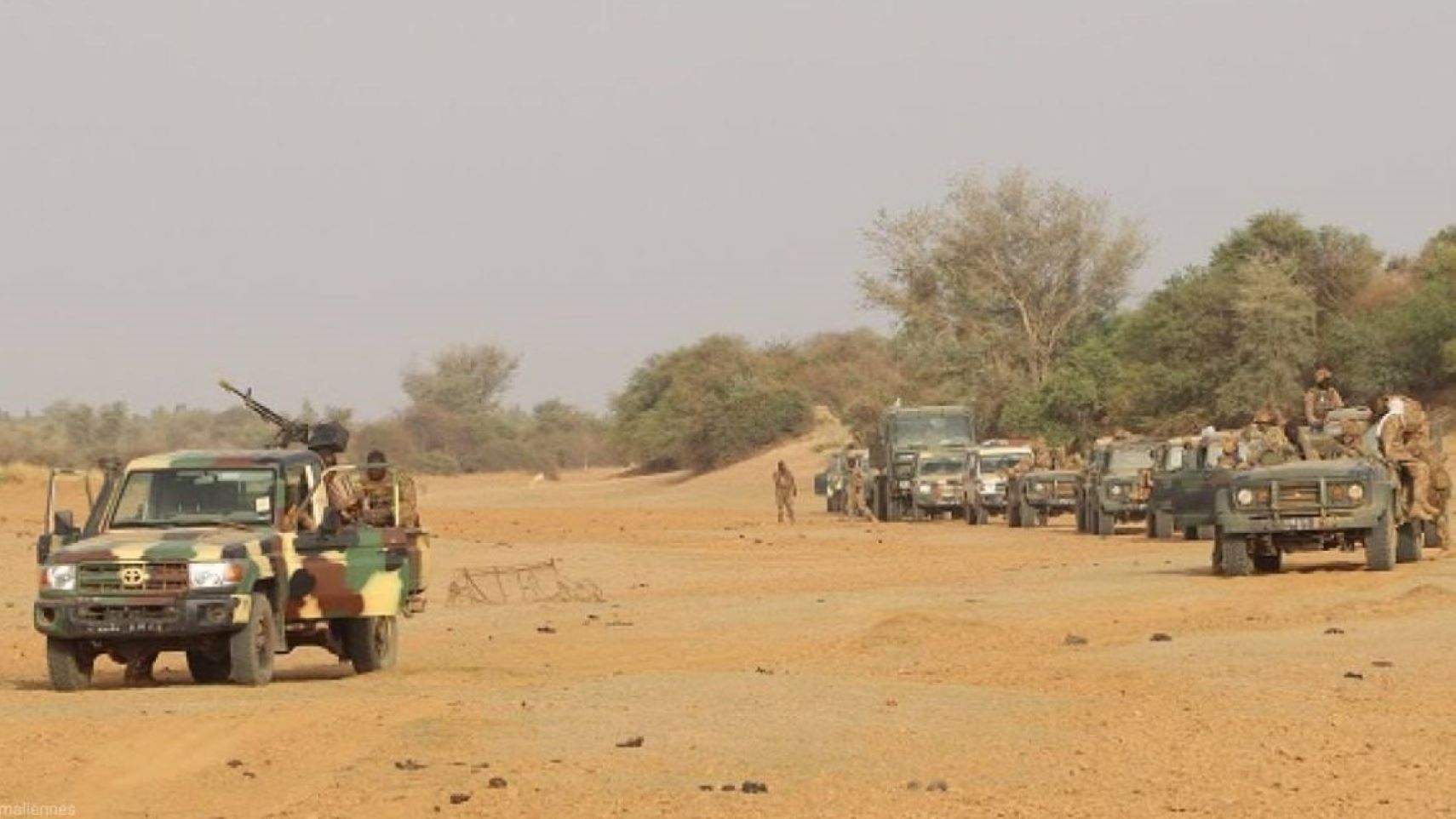 L'État-major Général des Armées se félicite du soutien constant des populations et magnifie leur légendaire résilience qui leur permet de ne pas succomber à la psychose que l'ennemi cherchait à installer. Grâce à cette compréhension de la stratégie des terroristes et de leurs alliés, les Maliens savent garder leur calme même en cas de nouvelle attaque réussie.