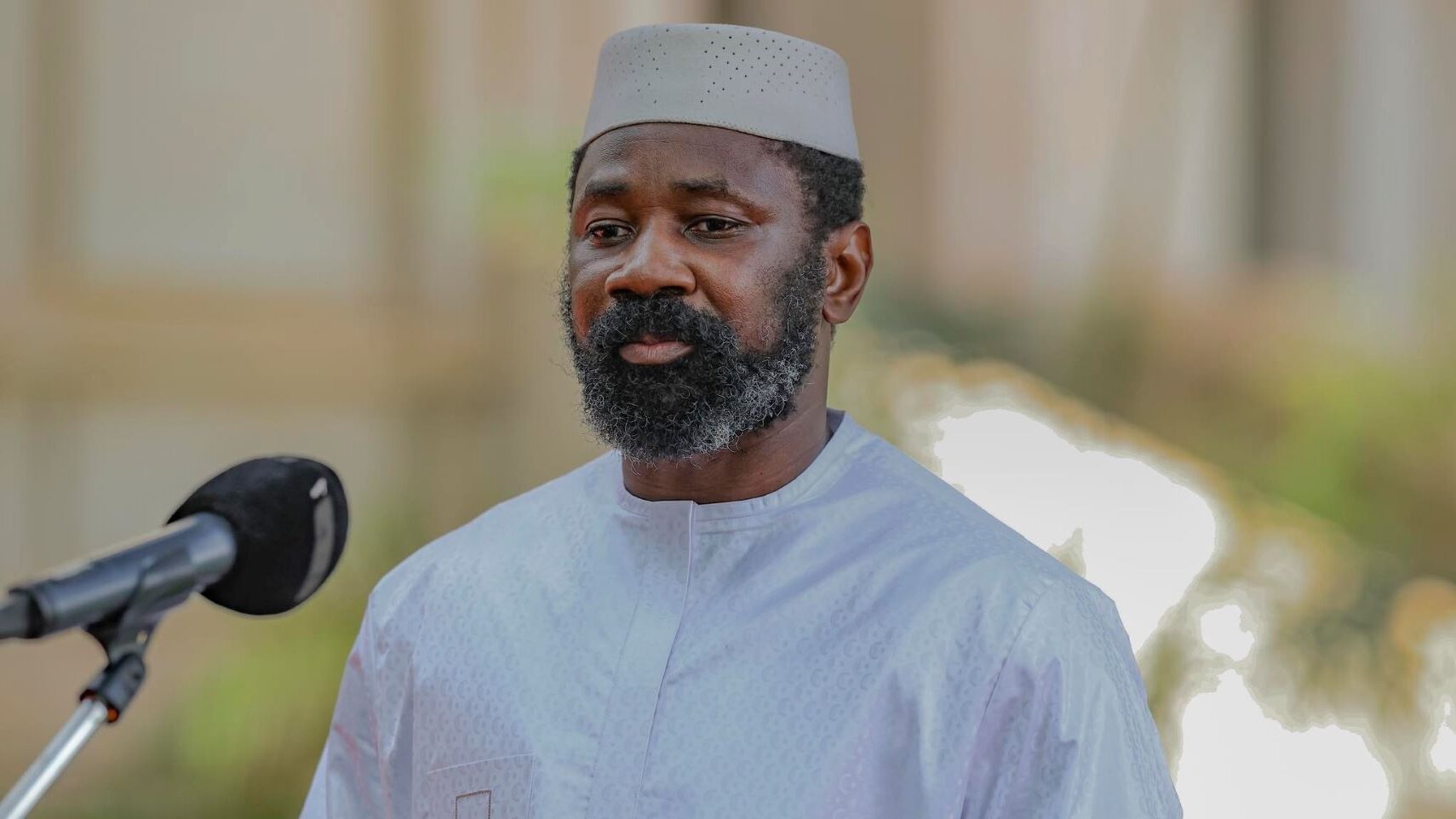 « Je voudrais m’incliner devant la mémoire de nos vaillants soldats tombés sur le champ de la dignité, et souhaiter prompt rétablissement aux blessés. La force unifiée de l’AES mérite notre reconnaissance pour ses succès remarquables face aux attaques lâches et barbares des groupes armés terroristes