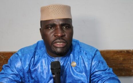 Le communiqué condamne fermement les actes terroristes perpétrés contre des agents de santé à Nioro du Sahel le 24 mai 2025 et à Macina le 27 mai 2025, et salue les efforts des Forces armées maliennes (FAMa) dans la lutte contre le terrorisme, tout en rappelant la nécessité du respect scrupuleux des droits de l’Homme et du droit international humanitaire.