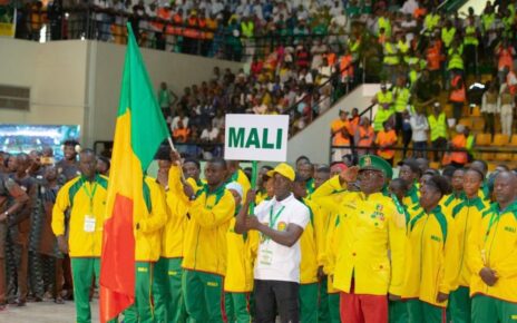 Composés de plusieurs centaines de sportifs compétissant dans 10 disciplines, les JAES se révèlent comme un socle de l’intégration des populations voulue par les Pères Fondateurs de l’AES: le Général d’Armée Assimi Goïta, président de la Transition, chef de l’État de la République du Mali, président de la Conférence des chefs d’État de la Confédération des États du Sahel, le capitaine Ibrahim Traoré, Président du Faso, chef de l’État du Burkina Faso et le général d’armée Abdourahamane Tiani, Président de la République, Chef de l’État du Niger.