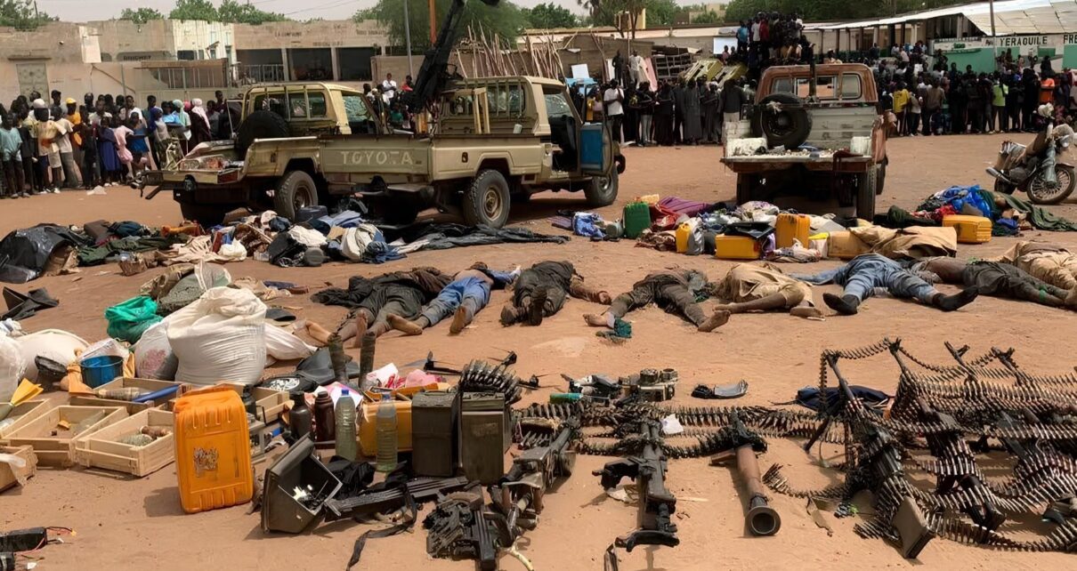 Le bilan provisoire fait état de plus de 80 terroristes neutralisés avec la récupération de véritable arsenal de guerre composées d'armes, de munitions, de radio-talkie, mais aussi avec des moyens roulants dont beaucoup de motos et de véhicules.