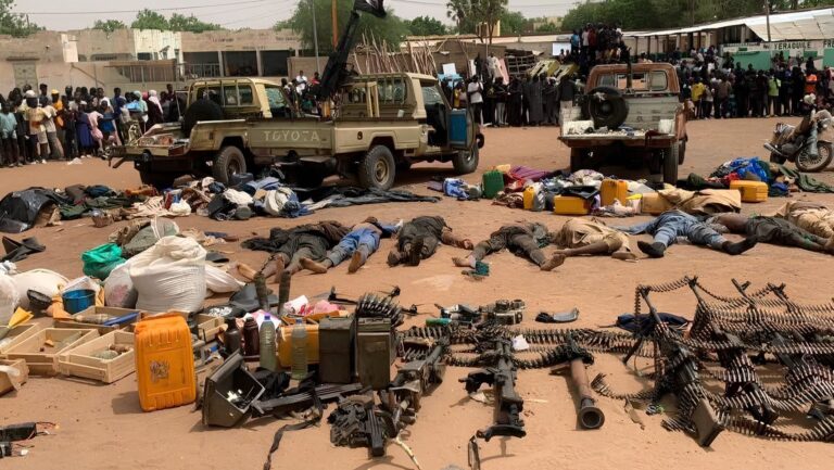 Le bilan provisoire fait état de plus de 80 terroristes neutralisés avec la récupération de véritable arsenal de guerre composées d'armes, de munitions, de radio-talkie, mais aussi avec des moyens roulants dont beaucoup de motos et de véhicules.