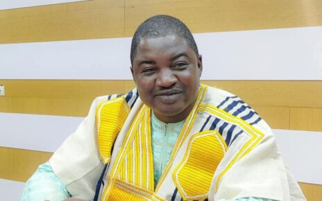 Diplômé en sciences de l’éducation de la FLASH, et en journalisme -communication au Technolab-ISTA, il allie rigueur intellectuelle et sens aigu de l'éthique professionnelle. Yalkoué n’est pas seulement un homme de plume, il est aussi un homme de terrain, toujours aux côtés de ses confrères lorsqu'ils traversent des épreuves qu'elles soient professionnelles ou personnelles. Son nom est souvent le premier qu'on entend quand un journaliste est inquiété, harcelé ou dans le besoin.