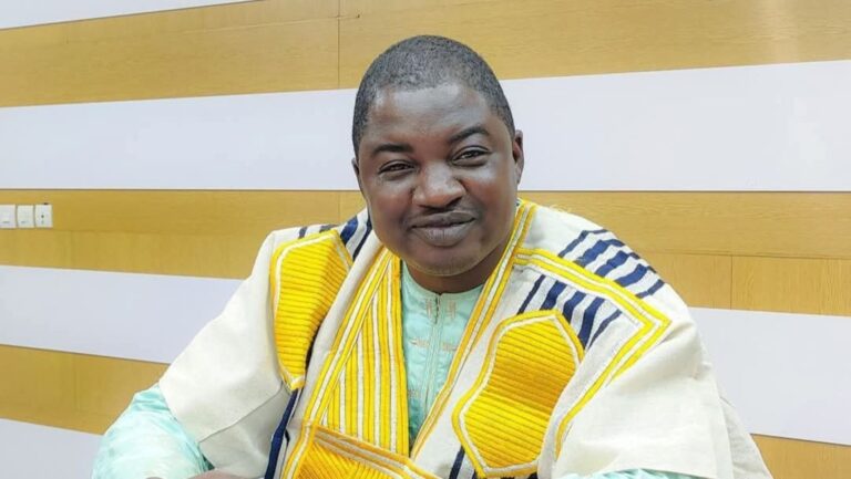 Diplômé en sciences de l’éducation de la FLASH, et en journalisme -communication au Technolab-ISTA, il allie rigueur intellectuelle et sens aigu de l'éthique professionnelle. Yalkoué n’est pas seulement un homme de plume, il est aussi un homme de terrain, toujours aux côtés de ses confrères lorsqu'ils traversent des épreuves qu'elles soient professionnelles ou personnelles. Son nom est souvent le premier qu'on entend quand un journaliste est inquiété, harcelé ou dans le besoin.