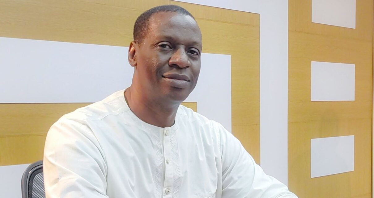 L’économiste malien n’a pas mâché ses mots : « C’est la guérilla économique actuellement », a-t-il lancé avec gravité, dénonçant la stratégie des groupes armés de s’en prendre directement aux moteurs économiques du pays.