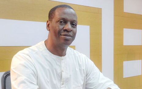 L’économiste malien n’a pas mâché ses mots : « C’est la guérilla économique actuellement », a-t-il lancé avec gravité, dénonçant la stratégie des groupes armés de s’en prendre directement aux moteurs économiques du pays.