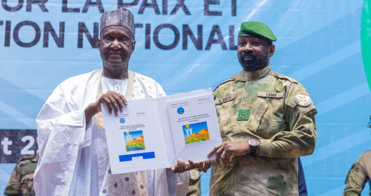 Ce document structurant, composé de 16 titres et 106 articles, reflète une vision inclusive et ambitieuse du devenir du Mali. Il intègre les dimensions essentielles du développement économique, social et culturel, tout en posant les fondements d’une paix durable et d’une réconciliation véritable au service de la nation.