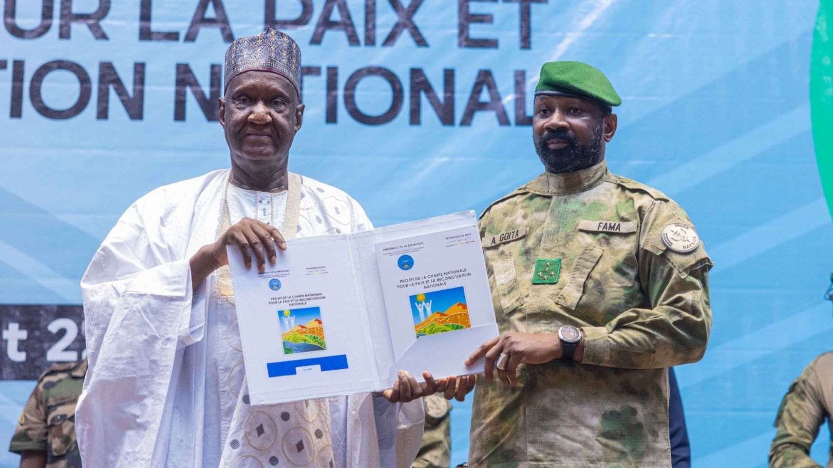 Ce document structurant, composé de 16 titres et 106 articles, reflète une vision inclusive et ambitieuse du devenir du Mali. Il intègre les dimensions essentielles du développement économique, social et culturel, tout en posant les fondements d’une paix durable et d’une réconciliation véritable au service de la nation.