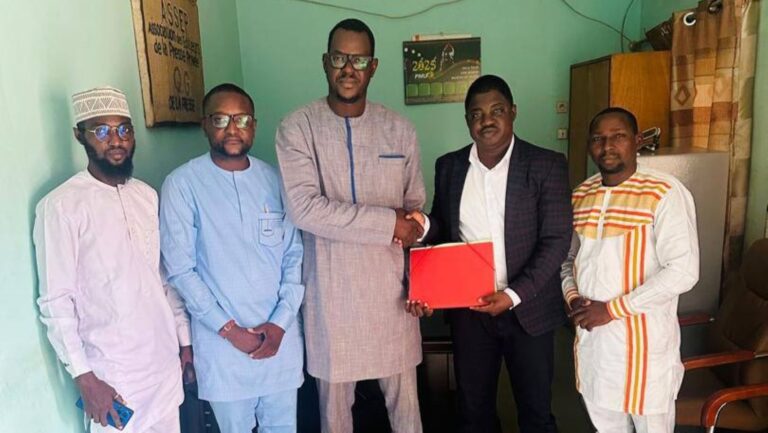 Dans son mot de fin de mandat, OUSMANE Dao a salué l’engagement de son équipe tout au long de son exercice et a exhorté les membres à continuer à cultiver l’esprit de solidarité et de responsabilité. Il a passé le flambeau avec dignité, dans un geste empreint de confiance et d’espoir.