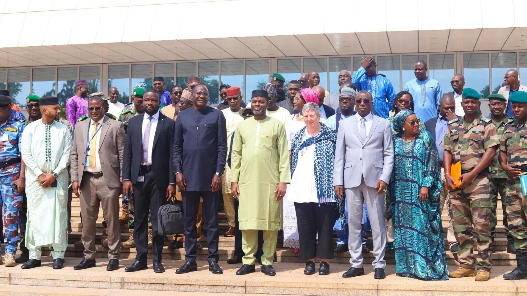 Ces sessions de formation constituent un cadre d’immersion et de partage d’expériences, permettant aux acteurs judiciaires de maîtriser pleinement les nouvelles dispositions afin d’assurer une application équitable et efficace de la loi