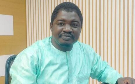 Depuis des années, Yalkoué est sur tous les fronts médiatiques. De la défense de la liberté de la presse aux plaidoyers pour de meilleures conditions de travail pour les journalistes, il incarne un engagement constant et sans concession. Sa présence active dans les débats, son courage face aux menaces, et sa capacité à rassembler en font une figure incontournable du paysage médiatique malien.