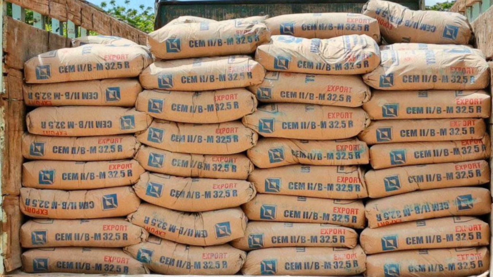 Ces concertations ont abouti, lors d’une ultime rencontre élargie au Ministère des Transports et des Infrastructures, à la fixation des prix plafonds suivants : 112.000 FCFA pour la tonne de ciment local et 117.000 FCFA pour le ciment importé.