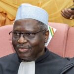 Le Tribunal reçoit les sieurs Badara Aliou Berthé et autres en leur action ; cependant, ordonne le sursis à statuer jusqu’à l’examen définitif de l’exception d’inconstitutionnalité soulevée ; et ordonne la transmission de la procédure à la Cour constitutionnelle via la Cour suprême en application des dispositions de l’article 153 de la Constitution du 22 juillet 2023