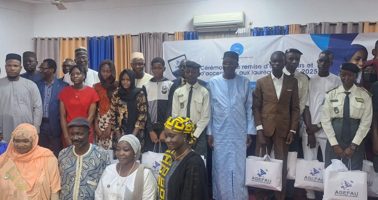 Ces initiatives s'inscrivent dans une vision du Gouvernement du Mali à vouloir renforcer l'inclusion numérique, à réduire les inégalités d'accès aux TICs et à doter les acteurs du système éducatif des outils modernes et performants.