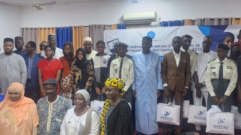 Ces initiatives s'inscrivent dans une vision du Gouvernement du Mali à vouloir renforcer l'inclusion numérique, à réduire les inégalités d'accès aux TICs et à doter les acteurs du système éducatif des outils modernes et performants.