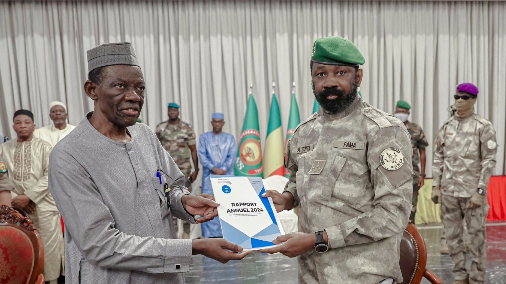 Le rapport met en avant des réalisations concrètes issues des initiatives présidentielles, notamment la mise en service d’unités de dialyse, l’amélioration des capacités de plusieurs centres de santé et hôpitaux grâce à l’équipement en panneaux solaires, ainsi que la réalisation de plus de 400 forages d’eau dans les zones rurales et urbaines.