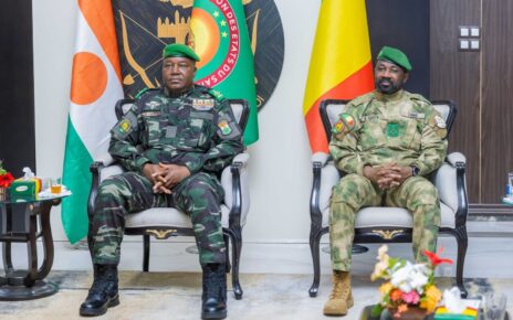 Le Président de la République du Niger est en visite d’amitié et de travail de 24 heures au Mali. À cette occasion, les deux Chefs d’État auront un programme chargé, comprenant notamment un entretien en tête-à-tête, qui sera ensuite élargi aux membres de leurs délégations respectives. À l’issue de son séjour, le Président TIANI devrait s’adresser à la presse.