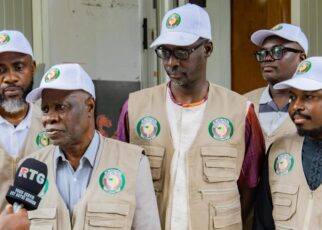 Les deux Missions ont couvert 389 bureaux de vote le jour du référendum sur l'étendue du territoire national. Les Missions ont noté que le processus s'est bien déroulé, le personnel électoral et les OGE ont rempli leurs missions convenablement ainsi que les observateurs nationaux et internationaux.