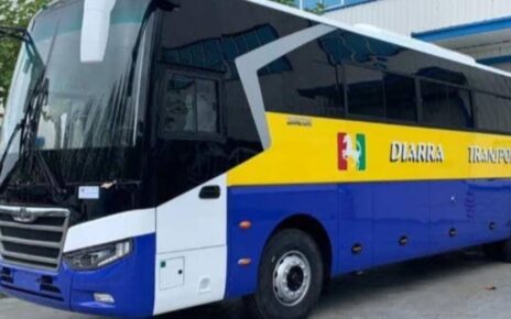 Dans une correspondance officielle N°219/MTI-SG, datée du 22 octobre 2025 et adressée à la gérante de la compagnie, le ministre des Transports et des Infrastructures a exprimé sa préoccupation face à cette situation jugée grave et préjudiciable à l’autorité de l’État. « Mon attention a été appelée sur un enregistrement vidéo largement diffusé sur les réseaux sociaux, dans lequel un membre de groupe armé terroriste affirme la conclusion d’un accord entre sa faction et votre compagnie de transport », écrit le ministre.