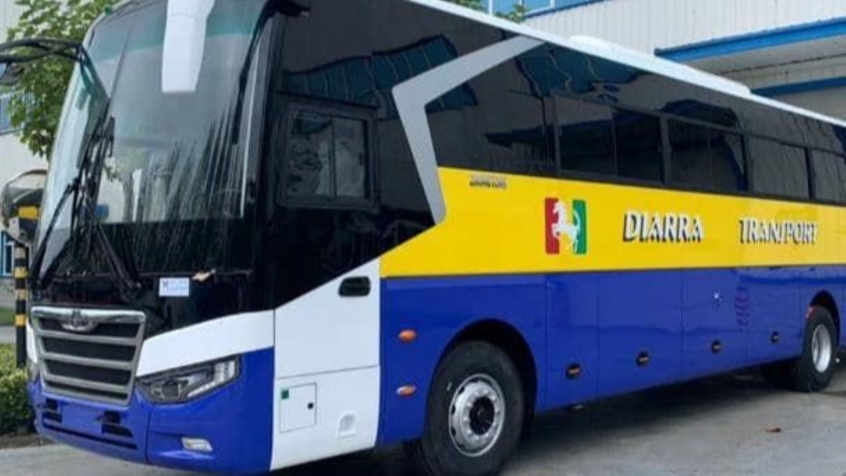 Dans une correspondance officielle N°219/MTI-SG, datée du 22 octobre 2025 et adressée à la gérante de la compagnie, le ministre des Transports et des Infrastructures a exprimé sa préoccupation face à cette situation jugée grave et préjudiciable à l’autorité de l’État. « Mon attention a été appelée sur un enregistrement vidéo largement diffusé sur les réseaux sociaux, dans lequel un membre de groupe armé terroriste affirme la conclusion d’un accord entre sa faction et votre compagnie de transport », écrit le ministre.