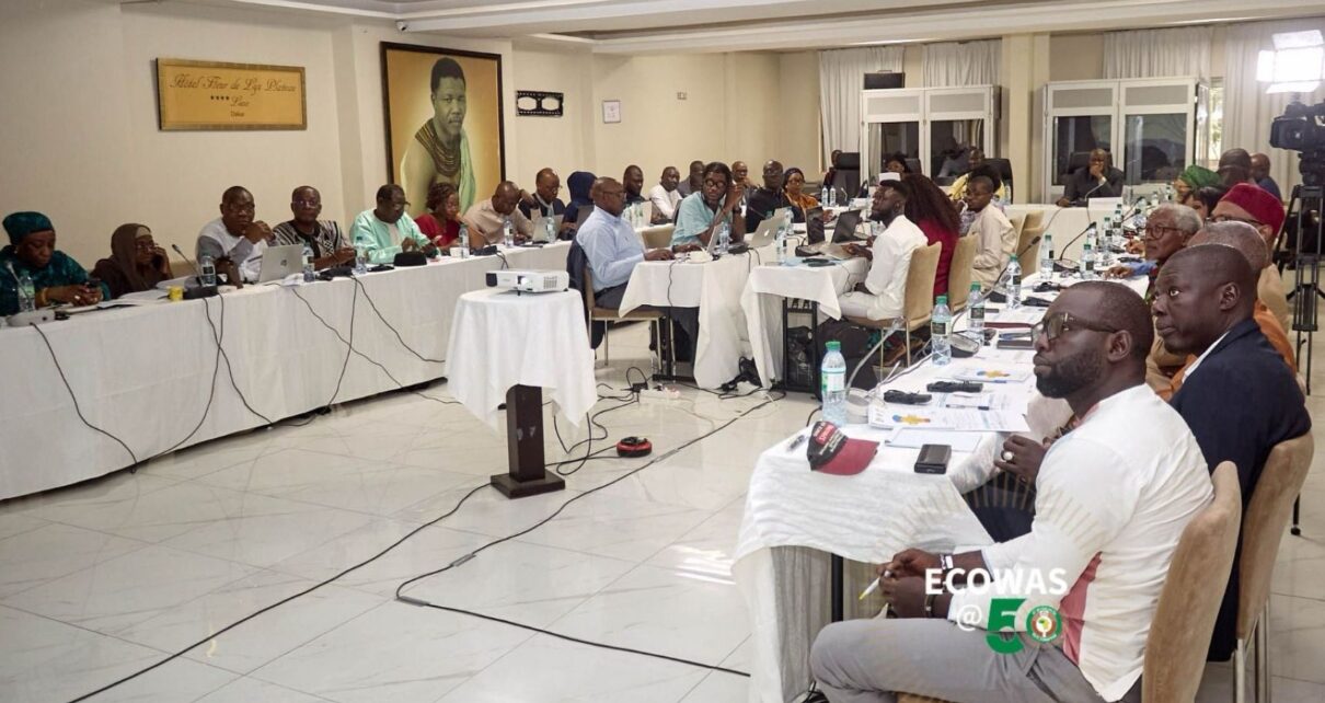 Placé sous le thème percutant : « Changement politique et crises en Afrique de l'Ouest : Que peut faire la culture ? », ECOFEST Dakar 2025 promet d'être une plateforme essentielle pour explorer le rôle vital de la culture dans la résilience, la médiation et la construction de la paix face aux défis politiques et aux crises qui secouent la sous-région. L'événement ambitionne de mettre en lumière la richesse et la diversité du patrimoine ouest-africain tout en explorant des solutions culturelles aux enjeux contemporains.