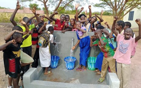 A cette occasion, la délégation malienne a présenté les efforts déployés par le Gouvernement en matière d’Alimentation scolaire qui ont porté, entres autres, sur : - le renforcement du cadre juridique de l’Alimentation scolaire ; - le transfert de ressources aux Collectivités territoriales pour l’approvisionnement des 1855 cantines scolaires à travers le territoire national ; - la promotion des cantines scolaires endogènes ; - l’élaboration du manuel de procédures de gestion des cantines scolaires ; - les missions de supervision des activités des cantines scolaires.