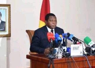 Le lundi 13 octobre 2025, le candidat Issa Tchiroma Bakary, en violation de tous les textes juridiques qui encadrent le processus électoral, a diffusé un message enregistré à partir de son domicile dans lequel il s’est auto-proclamé vainqueur du scrutin présidentiel.