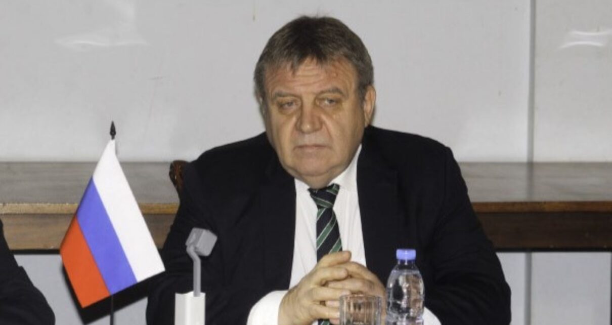 L'Ambassade russe dénonce ces déclarations mensongères qui visent, selon elle, à « ternir l’image des relations russo-maliennes, dynamiques et traditionnellement amicales ». Elle a tenu à rassurer en indiquant qu'elle « fonctionne normalement » et que les citoyens russes peuvent la contacter pour toute assistance.