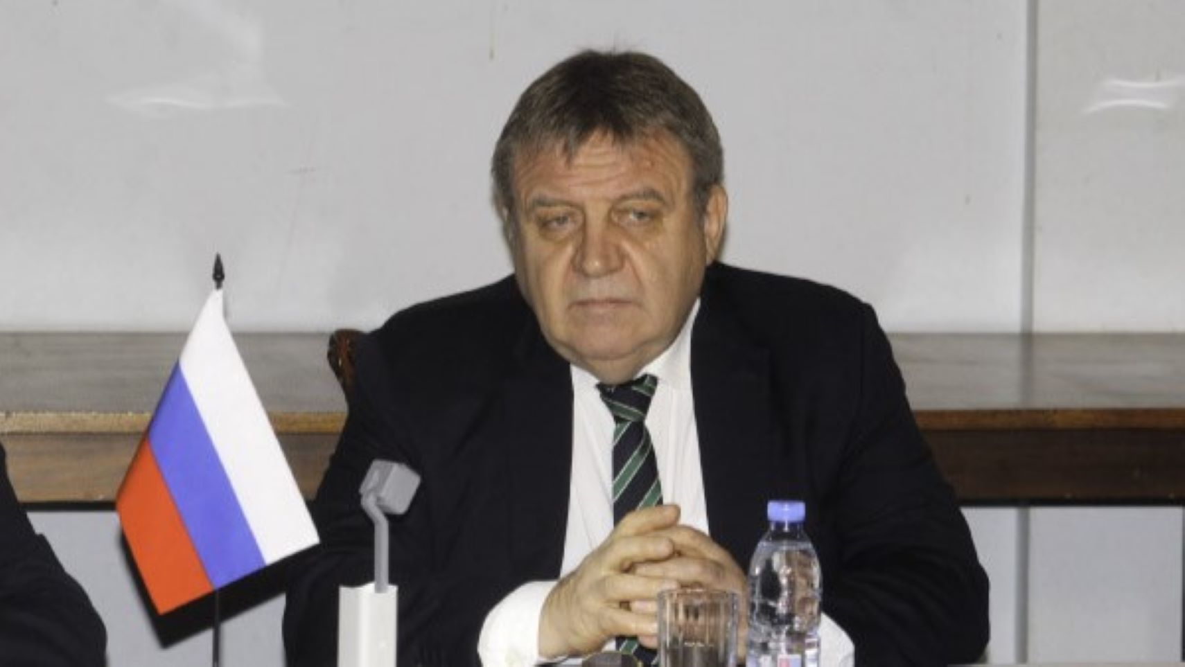 L'Ambassade russe dénonce ces déclarations mensongères qui visent, selon elle, à « ternir l’image des relations russo-maliennes, dynamiques et traditionnellement amicales ». Elle a tenu à rassurer en indiquant qu'elle « fonctionne normalement » et que les citoyens russes peuvent la contacter pour toute assistance.