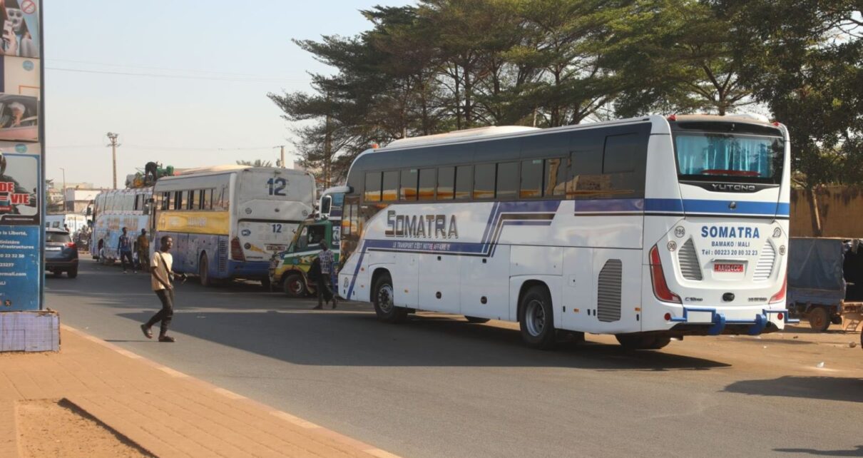 Après avoir constaté le bon déroulement de cette opération, Madame le Ministre des Transports et des Infrastructures a accordé une interview à la presse. Elle a déclaré que cette opération, initiée en guise de solidarité envers la population en ces moments difficiles et dans un élan patriotique, vise à faciliter la mobilité des populations dans le District de #Bamako et environs. Le Ministre SISSOKO ajouta que cette initiative se poursuivra jusqu’au 2 novembre 2025 et qu’elle sera renouvelée au besoin.