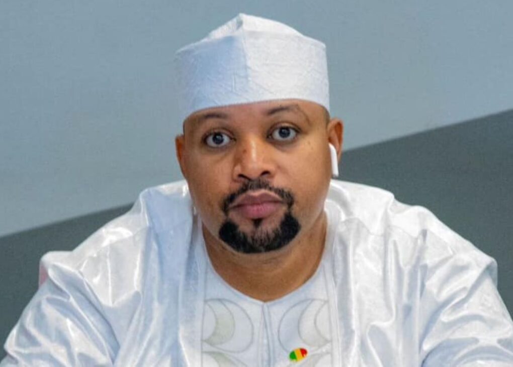 Invité à quitter immédiatement le pays par le président de la communauté malienne de Guinée-Bissau, Cheick Harouna Sankaré a refusé, invoquant sa fidélité au président Embaló. Il a choisi de rester à ses côtés, allant même jusqu’à le rejoindre à l’état-major des forces armées alors que la tension montait d’heure en heure.