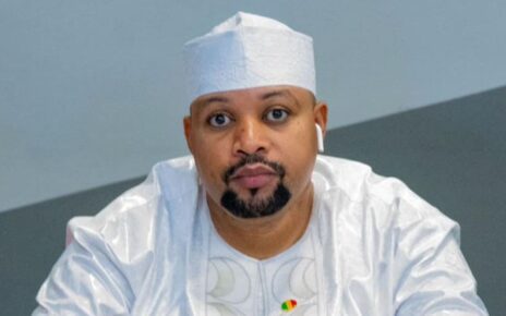 Invité à quitter immédiatement le pays par le président de la communauté malienne de Guinée-Bissau, Cheick Harouna Sankaré a refusé, invoquant sa fidélité au président Embaló. Il a choisi de rester à ses côtés, allant même jusqu’à le rejoindre à l’état-major des forces armées alors que la tension montait d’heure en heure.