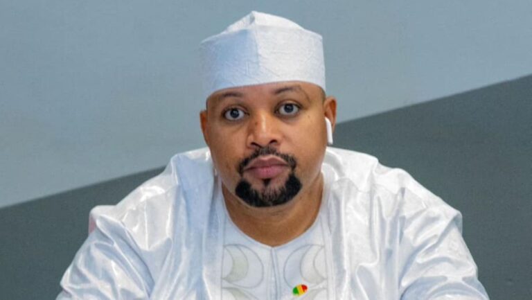 Invité à quitter immédiatement le pays par le président de la communauté malienne de Guinée-Bissau, Cheick Harouna Sankaré a refusé, invoquant sa fidélité au président Embaló. Il a choisi de rester à ses côtés, allant même jusqu’à le rejoindre à l’état-major des forces armées alors que la tension montait d’heure en heure.