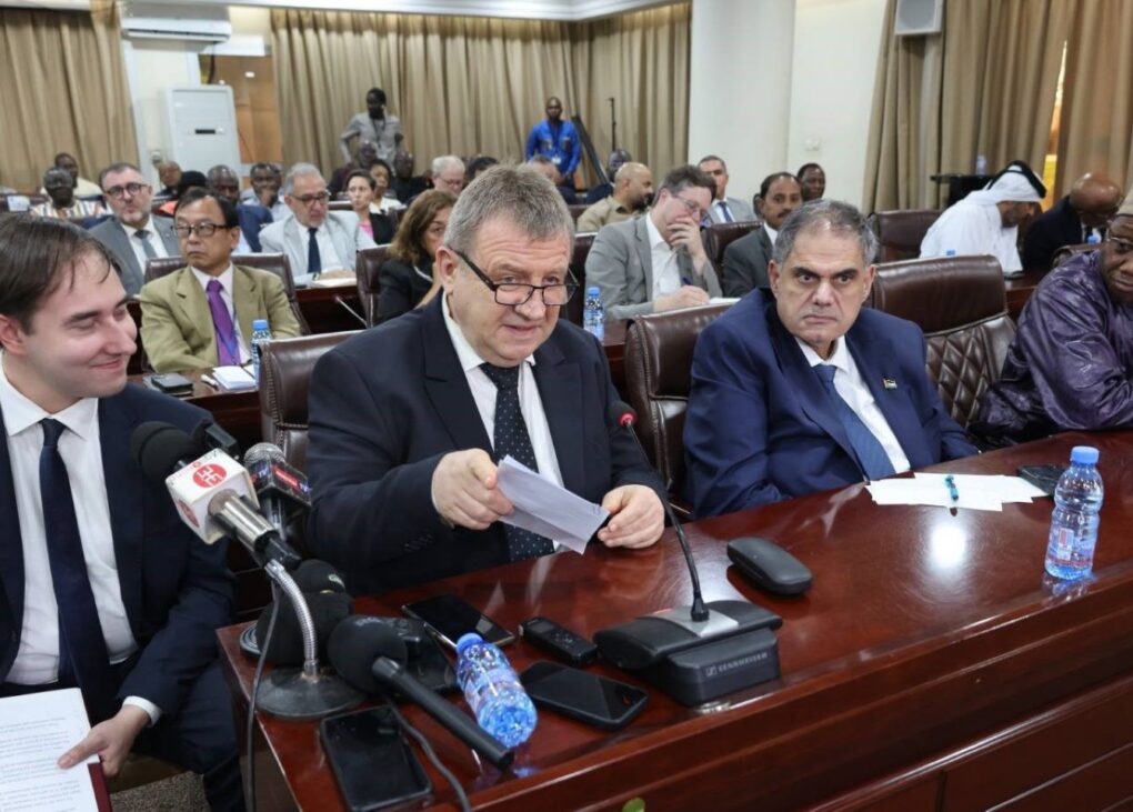 Autour des questions sécuritaires et d’approvisionnement du Mali en hydrocarbures, le Ministre DIOP a souligné les efforts importants du Gouvernement et l’engagement commun des vaillants soldats du Mali et de la Confédération AES tant dans la lutte contre les terroristes opérant dans notre espace que pour la sécurisation des convois des produits pétroliers.