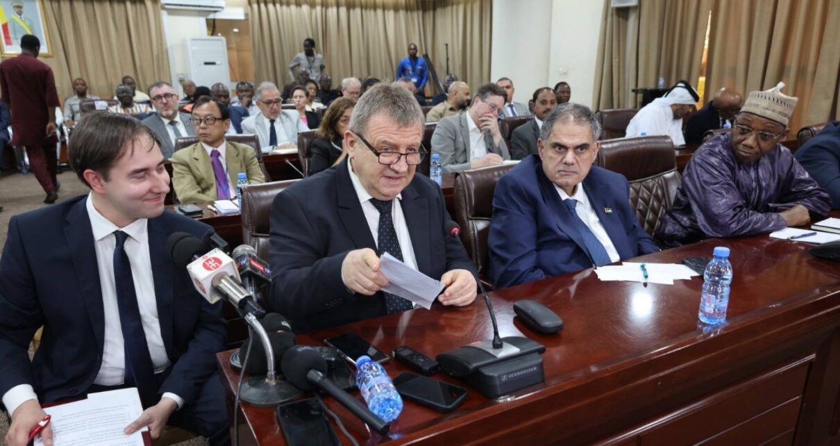 Autour des questions sécuritaires et d’approvisionnement du Mali en hydrocarbures, le Ministre DIOP a souligné les efforts importants du Gouvernement et l’engagement commun des vaillants soldats du Mali et de la Confédération AES tant dans la lutte contre les terroristes opérant dans notre espace que pour la sécurisation des convois des produits pétroliers.